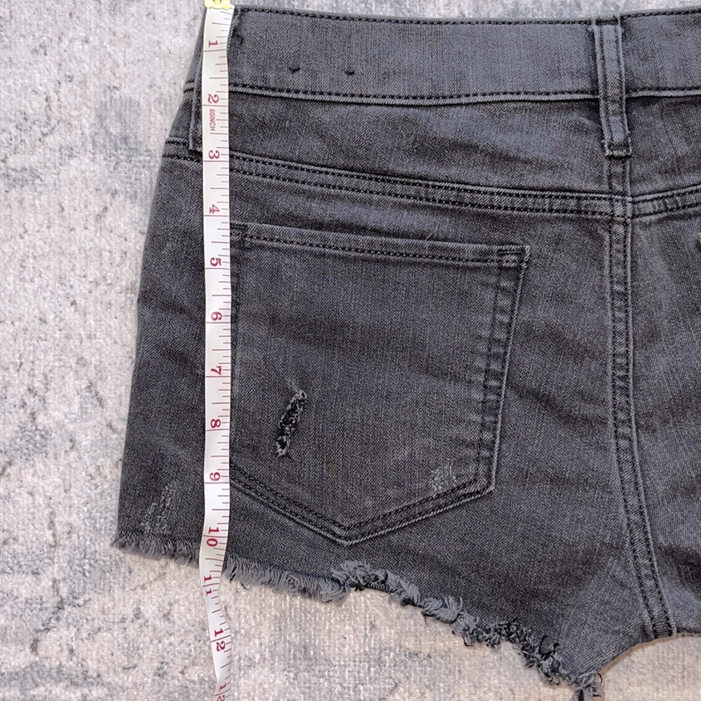 Express Jean Short - Picture 3 of 3